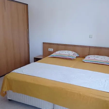Apartamento Апартамент Къмпинг Градина *